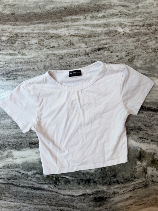 White Fox Boutique Tops - White Fox Boutique White Cropped Crewneck Tee XS